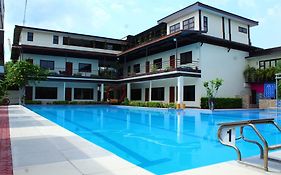 Maclare Resort